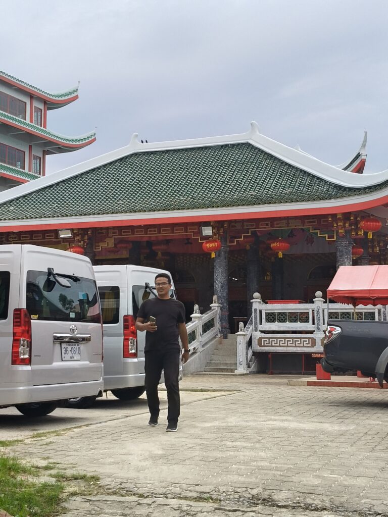 บริการรถตู้ VIP ภูเก็ต รถรับส่งสนามบินและนำเที่ยว - Safe Phuket Travel
