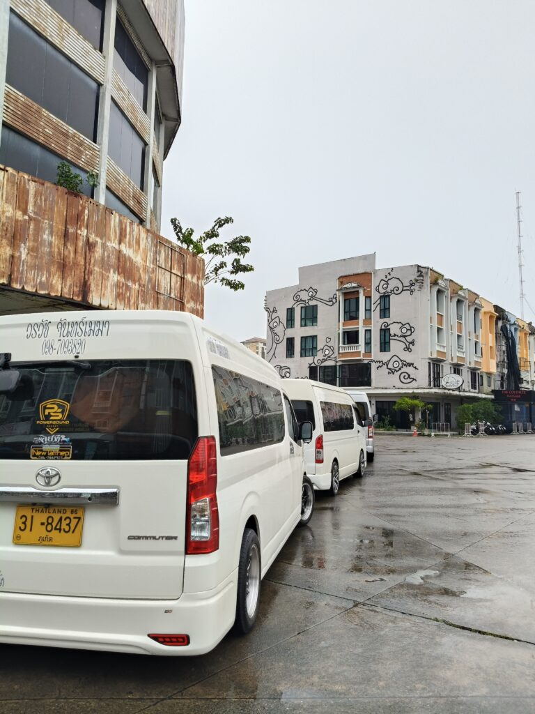 บริการรถตู้ VIP ภูเก็ต รถรับส่งสนามบินและนำเที่ยว - Safe Phuket Travel