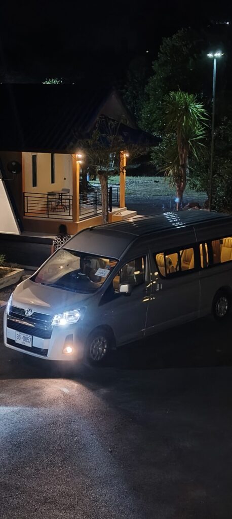 บริการรถตู้ VIP ภูเก็ต รถรับส่งสนามบินและนำเที่ยว - Safe Phuket Travel
