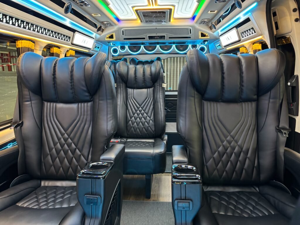 บริการรถตู้ VIP ภูเก็ต รถรับส่งสนามบินและนำเที่ยว - Safe Phuket Travel