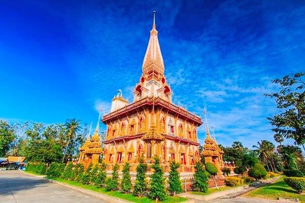 กราบสักการะหลวงพ่อแช่ม วัดฉลอง ภูเก็ต บริการรถตู้ VIP นำเที่ยว
