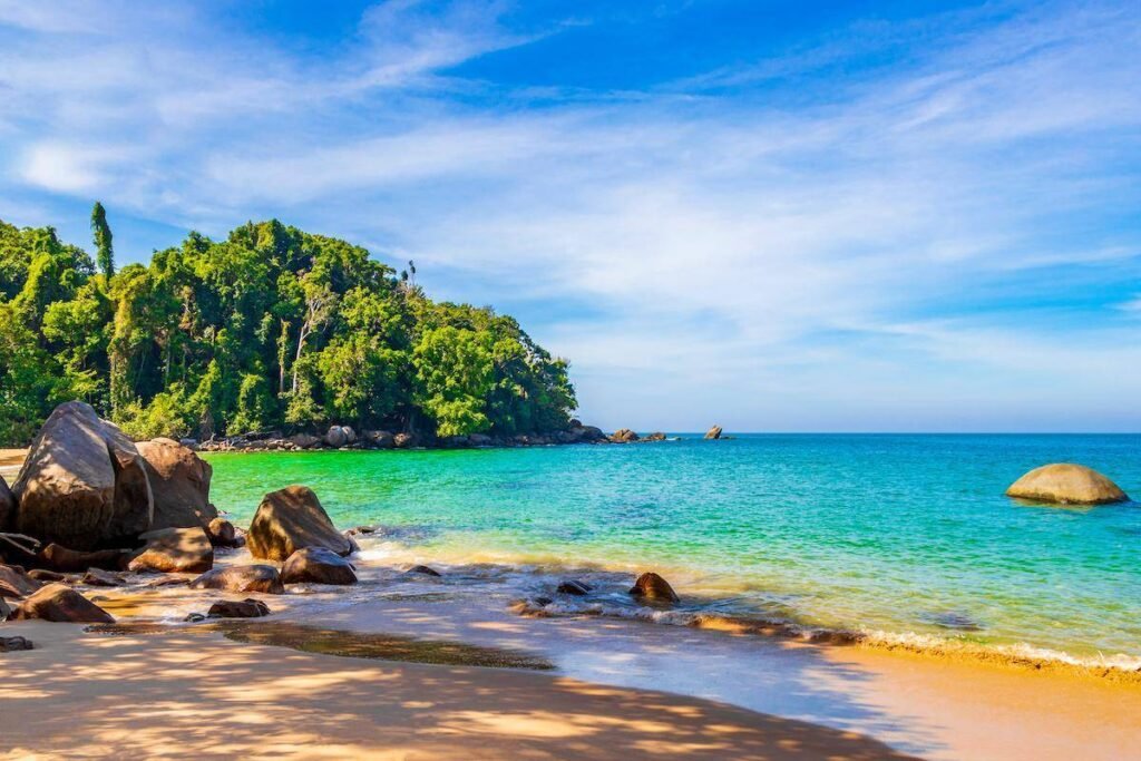 หาดทรายชายทะเลเขาหลัก เดย์ทริปพังงา ภูเก็ต SafePhuketTravel