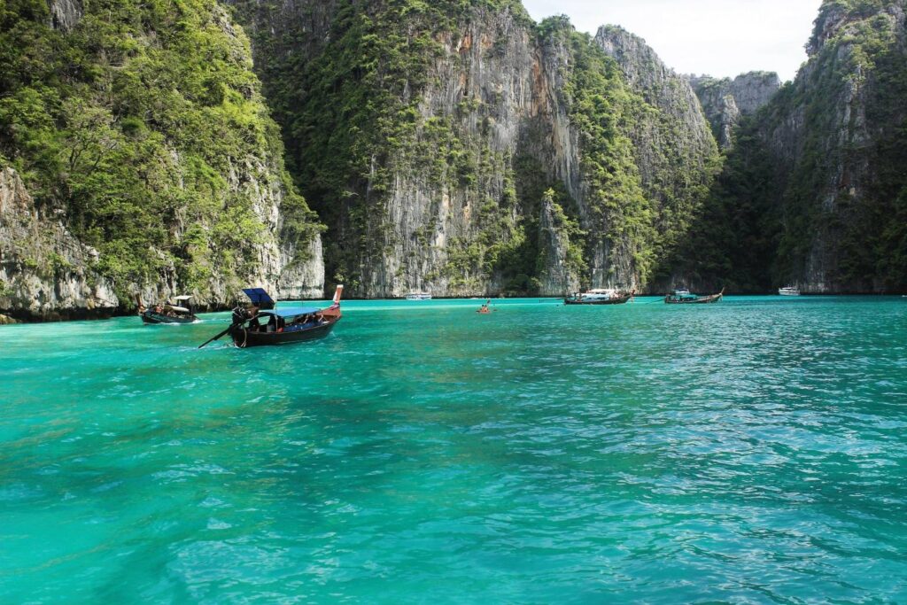 ทิวทัศน์ท่องเที่ยวหมู่เกาะพีพี