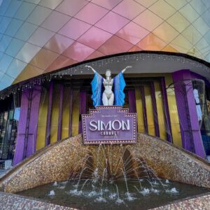 ทางเข้า Simon Cabaret Phuket โรงละครคาบาเรต์ในป่าตอง ภูเก็ต
