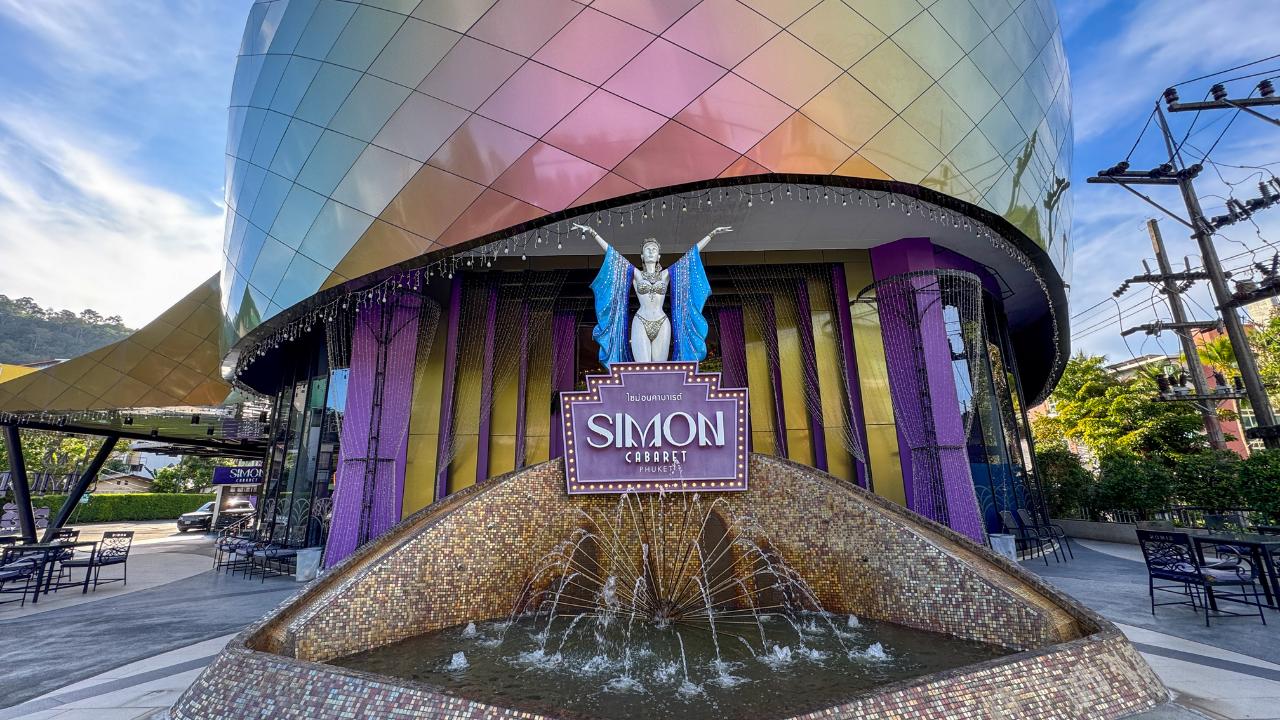 ทางเข้า Simon Cabaret Phuket โรงละครคาบาเรต์ในป่าตอง ภูเก็ต