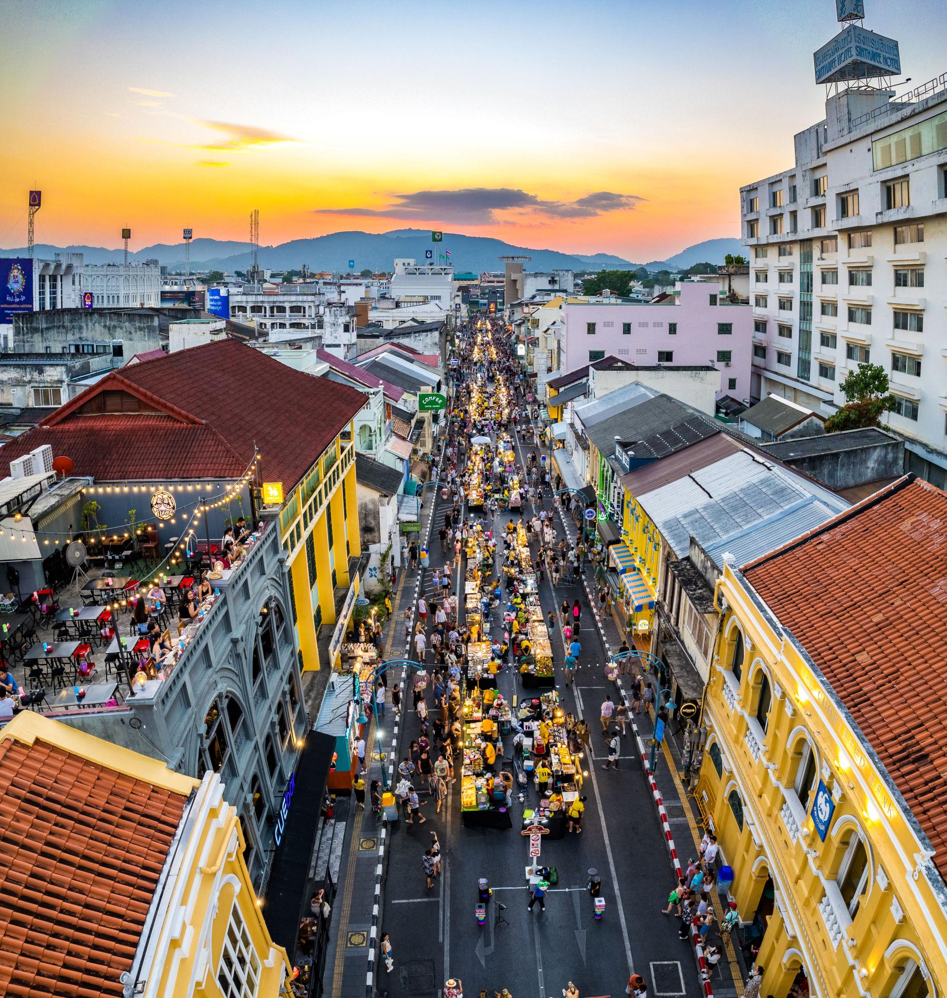 บรรยากาศยามเย็นในย่านเมืองเก่าภูเก็ต สำหรับ Phuket Sunset & Night Market